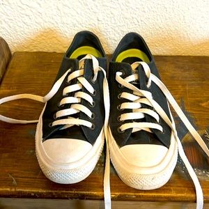 Chuck Taylor converse with Lunarlon. Whatever that means.  Just cost more